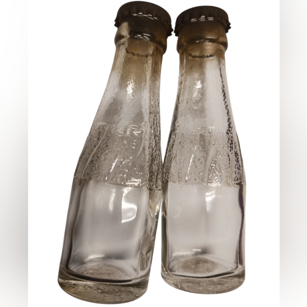 VINTAGE BILL'S MILWAUKEE CLEAR GLASS SALT & PEPPER SHAKER SET W/  METAL TOPS 🤎